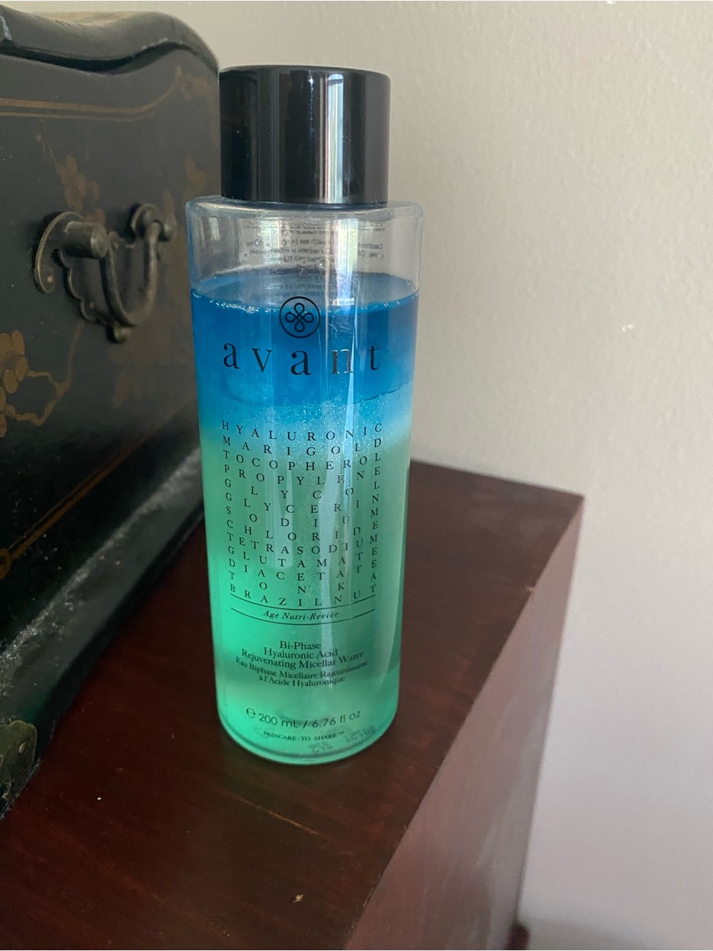Avant Bi-Phase Hyaluronic facial- Blue & Green